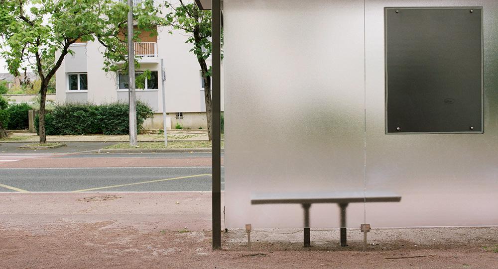 Eine Bushaltestelle ohne Personen