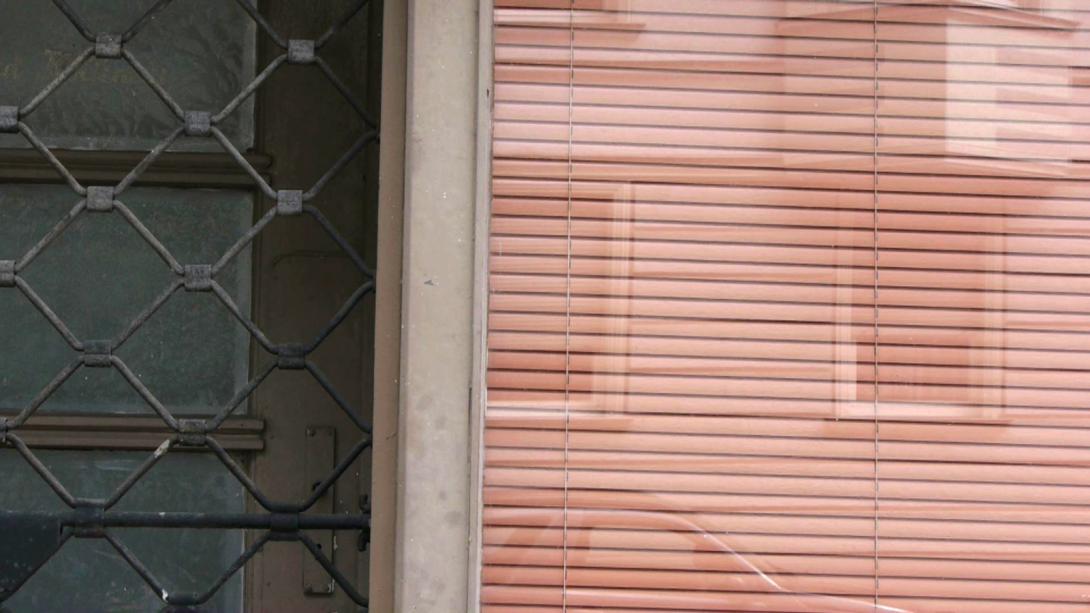 Schaufensterscheibe eines geschlossenen Ladens